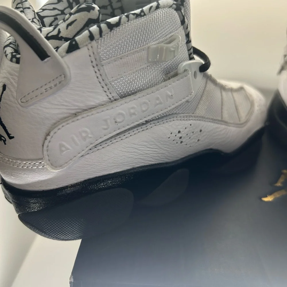 Jordan 6 Rings 7Y White and‎ Black  Metalic Gold Sneakers